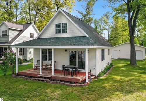 Missaukee Sunset Cottage in Lake City, on Lake Missaukee