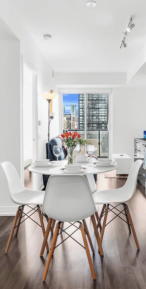 Royal Apartment | Living area - Le Reve Luxury Stays (Toronto)