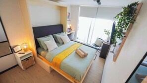 2 عدّة غرف نوم ومكواة/لوح كي وواي فاي وملاءات أسرّة