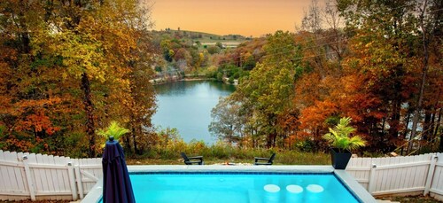 Renovated 4BR+Lake Views & Access+Hot Tub+Fire Pit+Pool+Pet Friendly with Fee