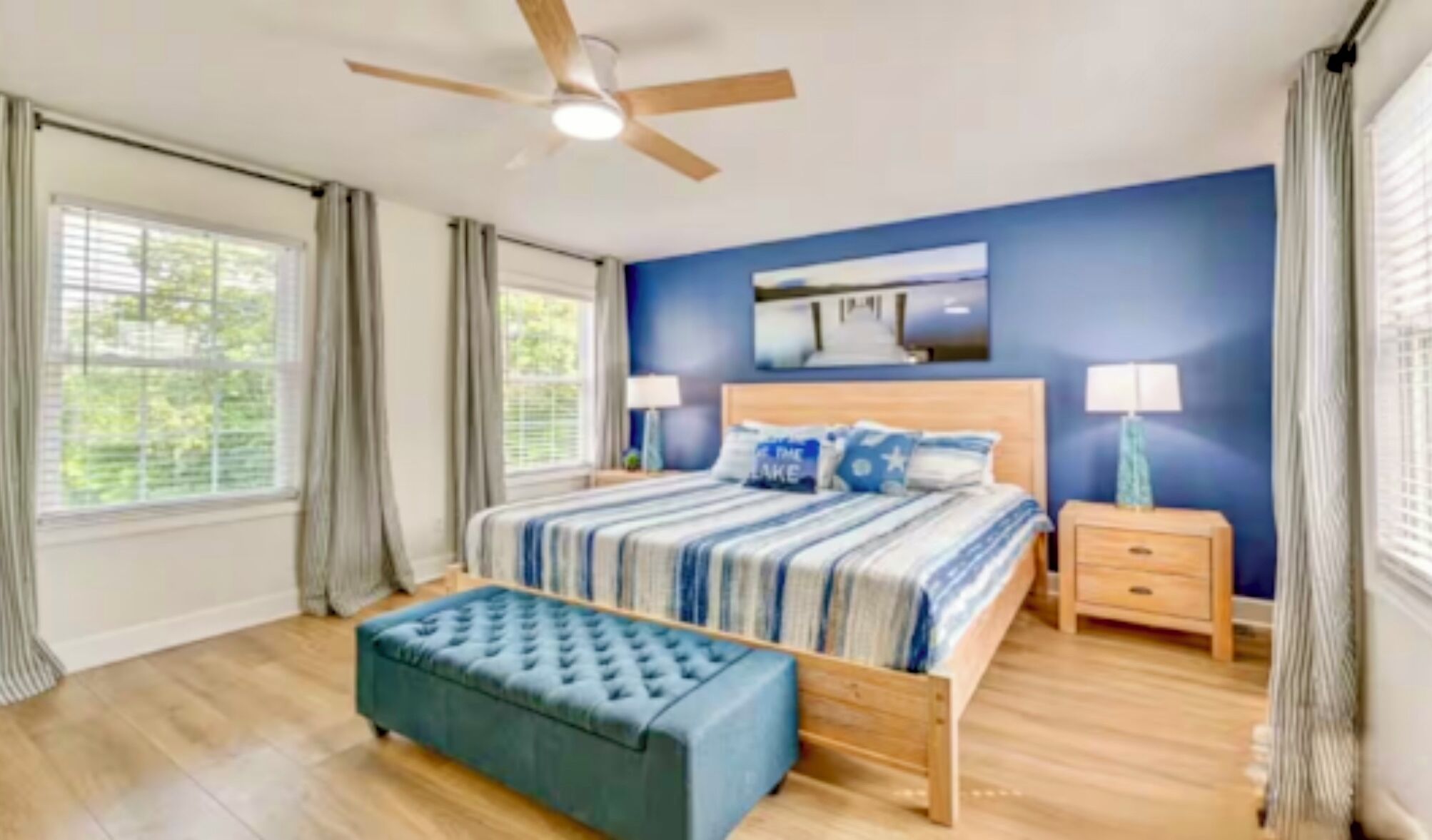 4 bedrooms, desk, WiFi