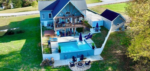 Renovated 4BR+Lake Views & Access+Hot Tub+Fire Pit+Pool+Pet Friendly with Fee
