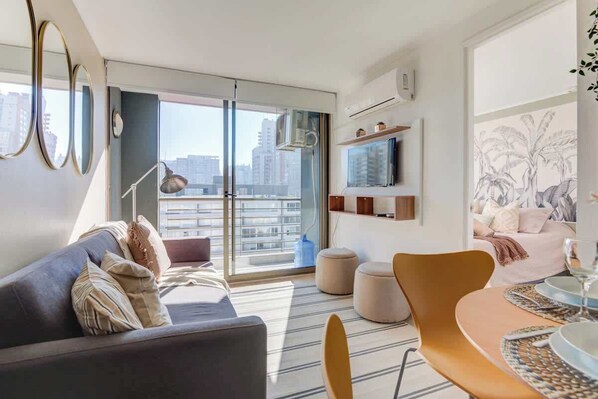 Téléviseur, bureau