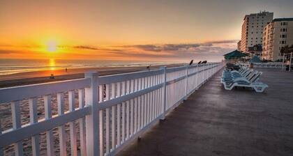 Beautiful 1BR Condo w/ Ocean Views, Full Kitchen, Pool Access & Beach Vibes