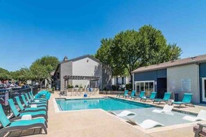 Pool - Relaxing/Pool/Stocked 1BR SoLa Austin 5 Min to DT (Austin)
