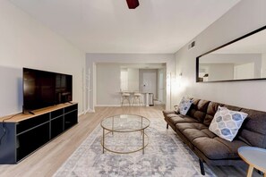 テレビ、書斎 / ワークスペース