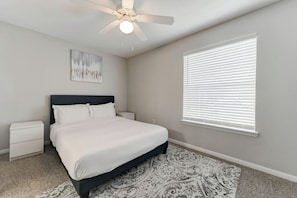 4 bedrooms, iron/ironing board, WiFi, bed sheets