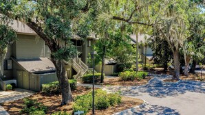 Unclassified image, 5 of 26, button - 2BR Townhouse with Screened Porch, Water View, Kitchen, Pool, Trails and Tennis (Beaufort County)