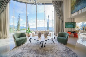 Smart TV, table tennis