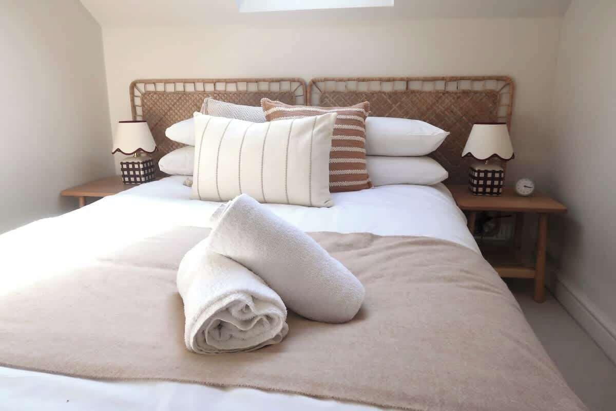 1 habitación, tabla de planchar con plancha, wifi y ropa de cama 
