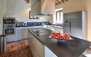 Fridge, dishwasher, coffee/tea maker