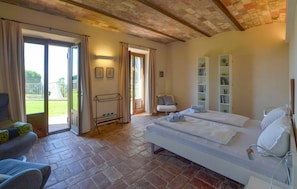 3 bedrooms, travel crib, free WiFi - Amazing home in Lisciano Niccone (Lisciano Niccone)
