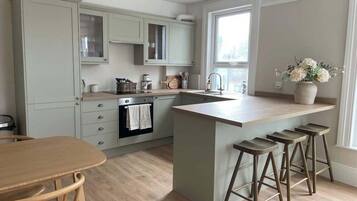 Fridge, oven, dishwasher, toaster