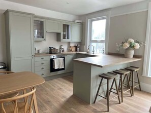 Fridge, oven, dishwasher, toaster