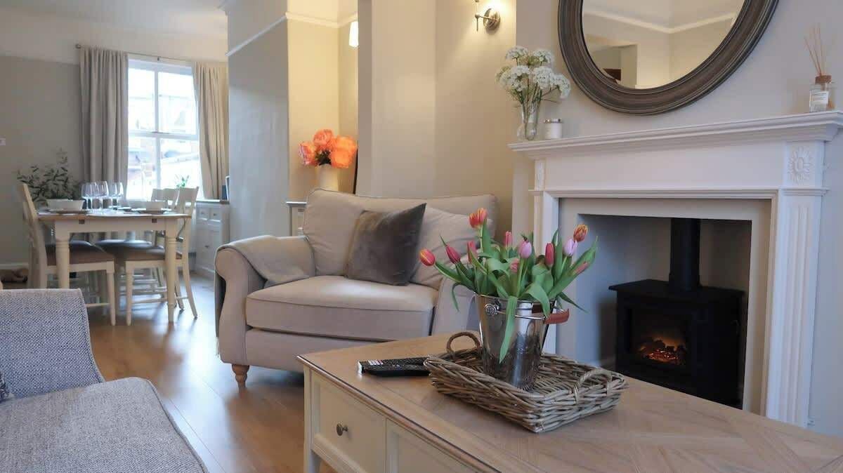 TV, fireplace, offices