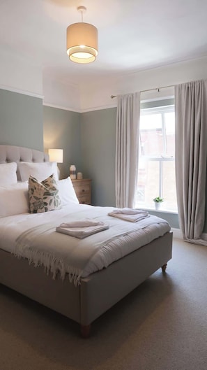 2 habitaciones, tabla de planchar con plancha, wifi y ropa de cama