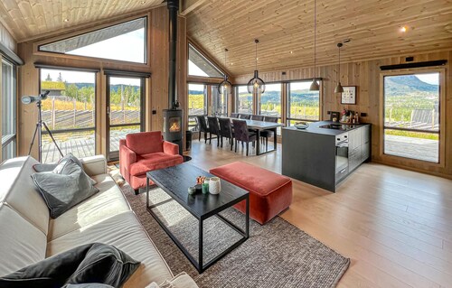 Cozy home in Svingvoll with house a mountain view