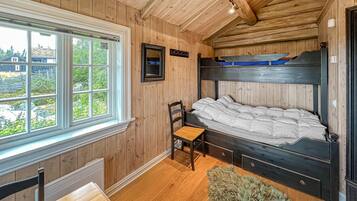 5 bedrooms, travel cot, free WiFi