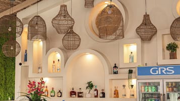 Bar en bord de piscine