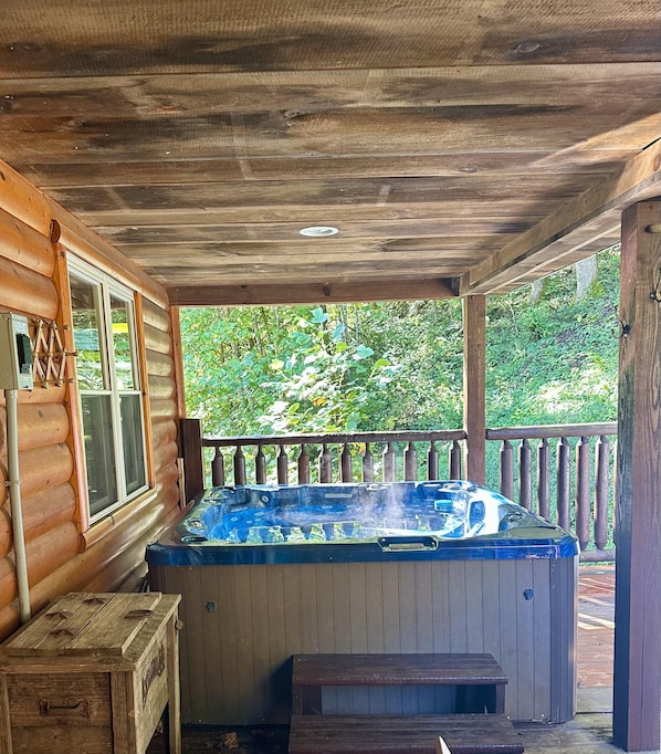 Outdoor spa tub