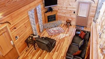 TV, caminetto, lettore DVD