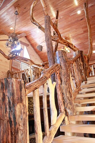 Deluxe 4-Bedroom Log Cabin