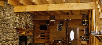 Deluxe 4 Bedroom 4-1/2 Bath Log Cabin With Theater Room