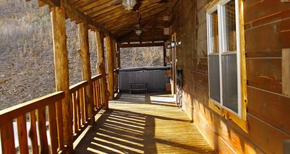 Deluxe 4 Bedroom 4-1/2 Bath Log Cabin With Theater Room