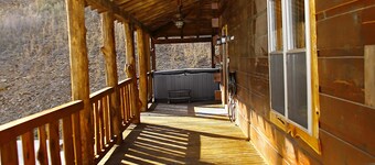 Deluxe 4 Bedroom 4-1/2 Bath Log Cabin With Theater Room