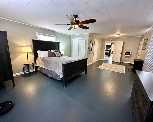 4 bedrooms, WiFi, bed sheets