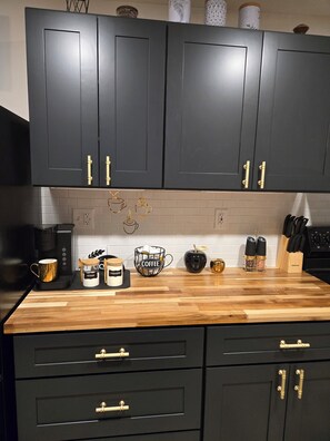 Micro-ondes, four, plaque de cuisson, lave-vaisselle