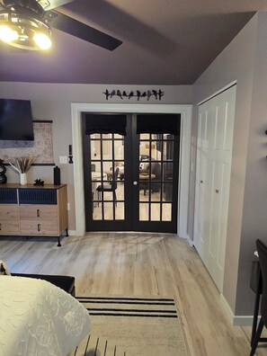 1 bedroom, WiFi, bed sheets - BRAND NEW fully renovated upstairs apartment in the heart of downtown Greene, NY (Greene)