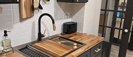 Microondas, horno, placa de cocina, lavavajillas