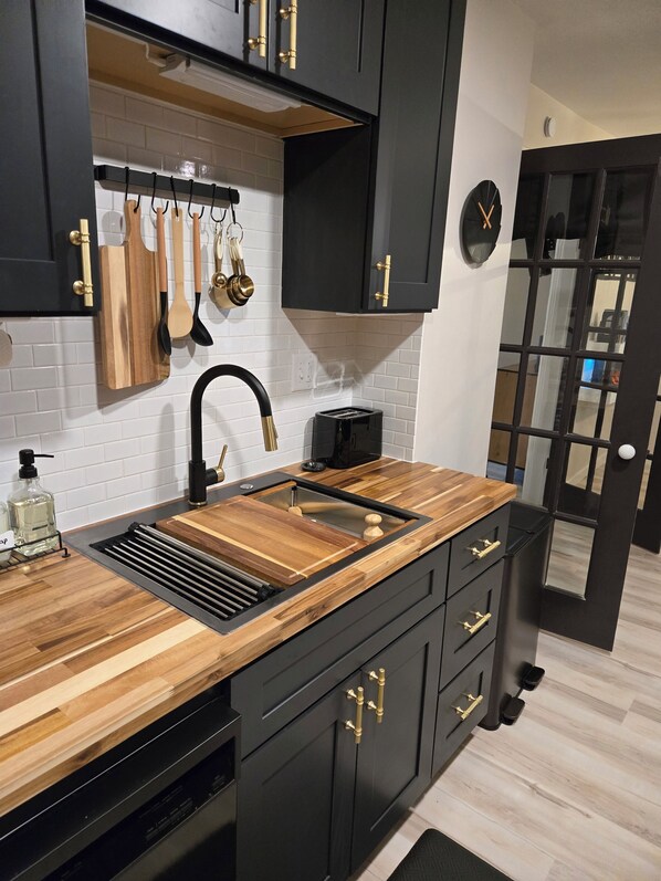 Microwave, oven, stovetop, dishwasher - BRAND NEW fully renovated upstairs apartment in the heart of downtown Greene, NY (Greene)