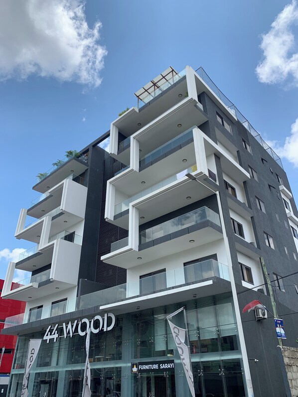 Exterior - Chic 1-bedroom apartment with AC, rooftopterrace fitness room in wonderful Accra (Accra)