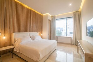 21 bedrooms, iron/ironing board, Internet, bed sheets