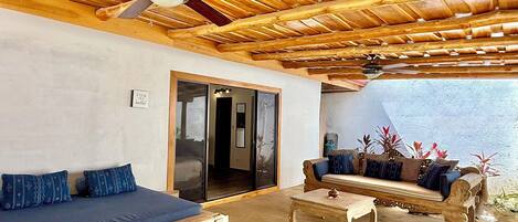 Apartment, 1 King-Bett, Terrasse, Gartenblick | Wohnbereich