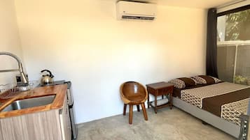 Laptop workspace, free WiFi