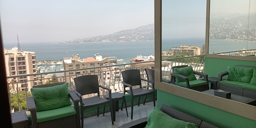 Spacious Seaview Apartment with Mirrored 360° Balcony – Jounieh Kaslik