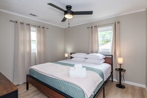 3 bedrooms, iron/ironing board, WiFi, bed sheets