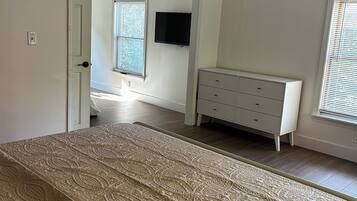 4 habitaciones, escritorio, tabla de planchar con plancha y wifi gratis