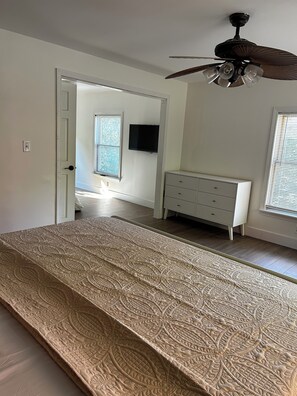 4 bedrooms, desk, iron/ironing board, free WiFi