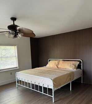 4 bedrooms, desk, iron/ironing board, free WiFi