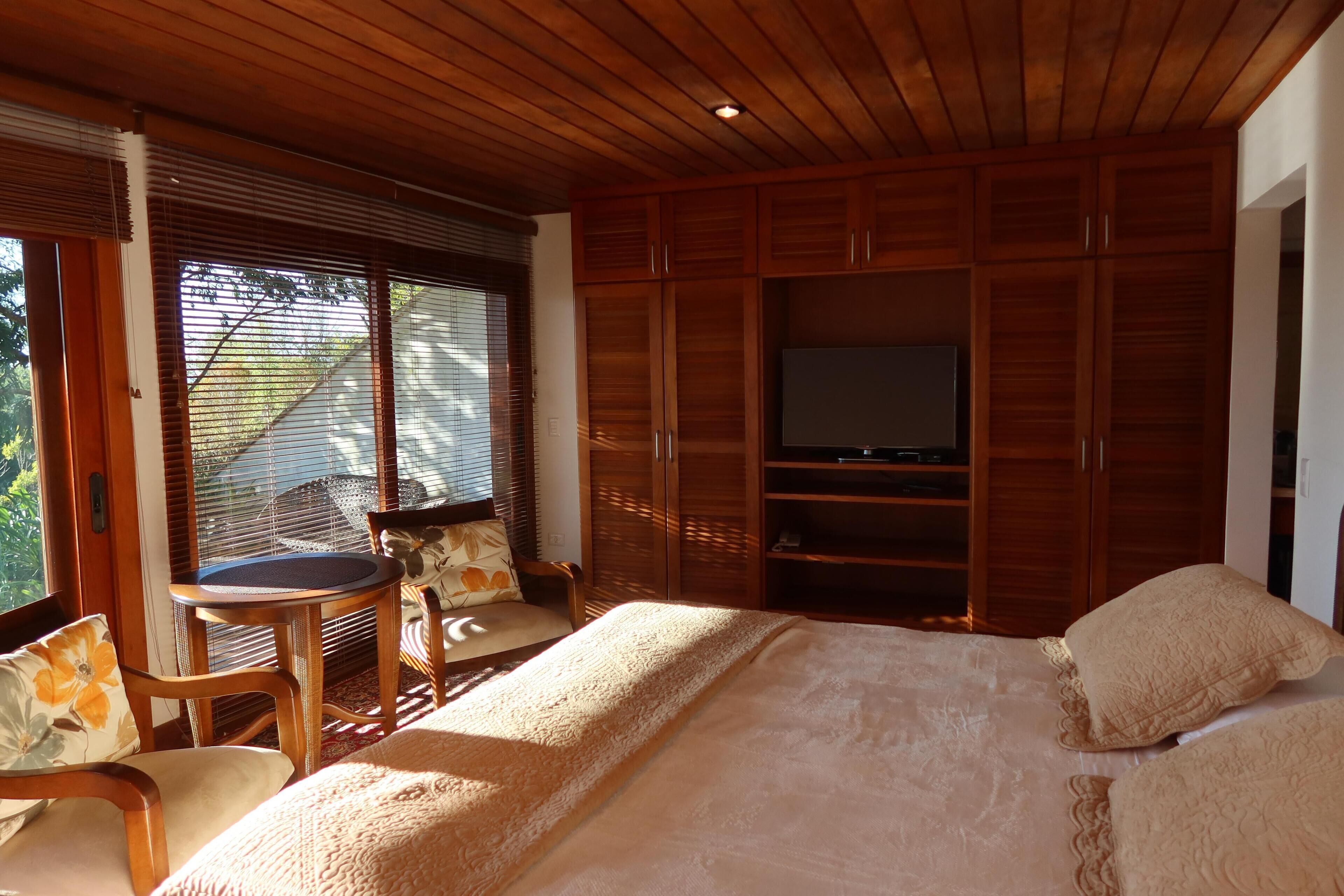 3 bedrooms, bed sheets