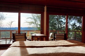 3 bedrooms, bed sheets