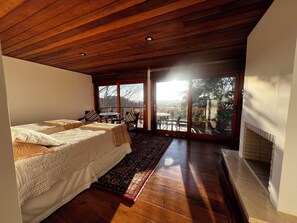 3 bedrooms, desk, bed sheets, wheelchair access