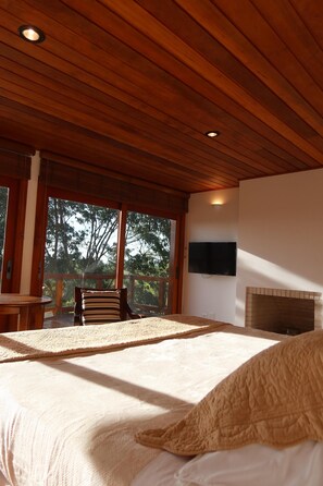 3 bedrooms, bed sheets