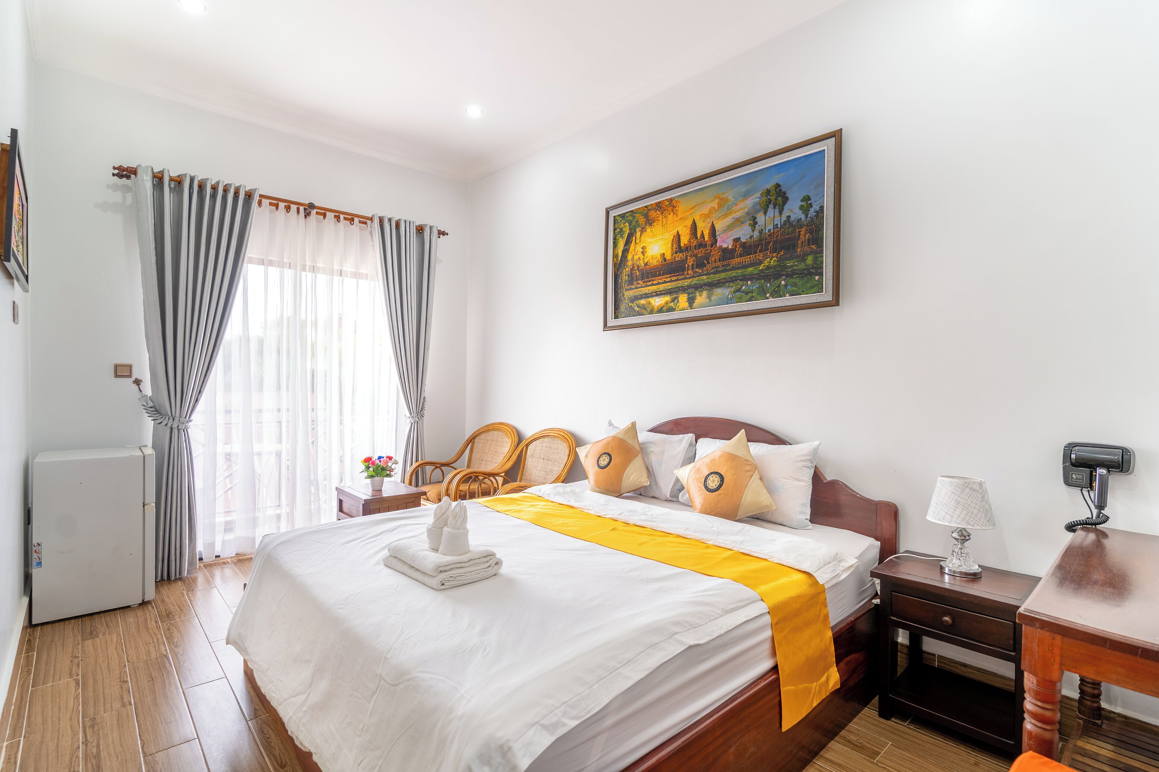 4 室のベッドルーム、デスク、アイロン / アイロン台、WiFi (無料)