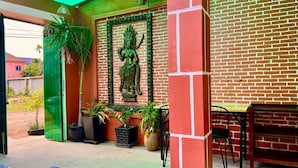 Dining - Entire Villa 4 Bed room with private pool+Free wi-fi (Siem Reap)