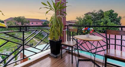 Entire Villa 4 Bed room with poolside+Breakfast himself+Free wi-fi